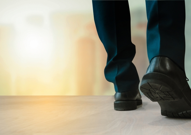 ホスト確定申告してない