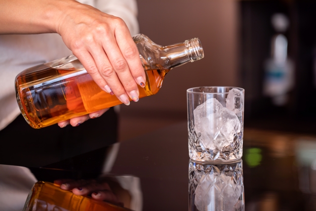 ガールズバーとは